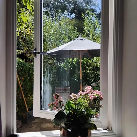 Post Office Row Apartment And Garden Crickhowell Exterior photo