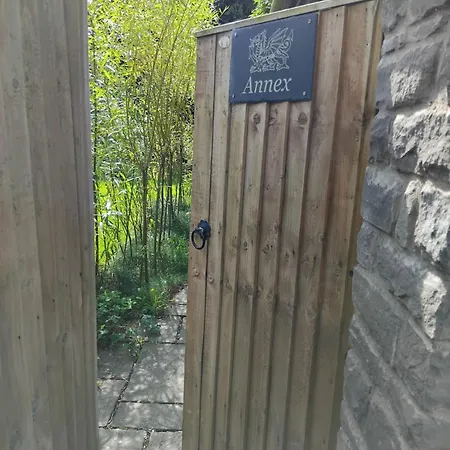 Post Office Row Apartment And Garden Crickhowell Exterior photo
