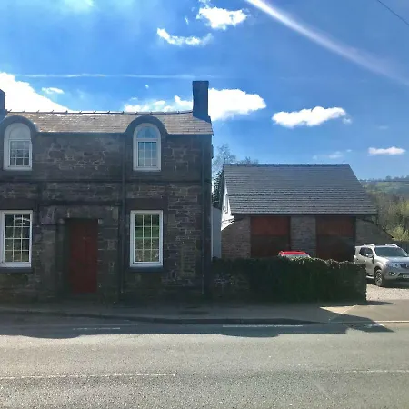 Post Office Row Apartment And Garden Crickhowell Exterior photo