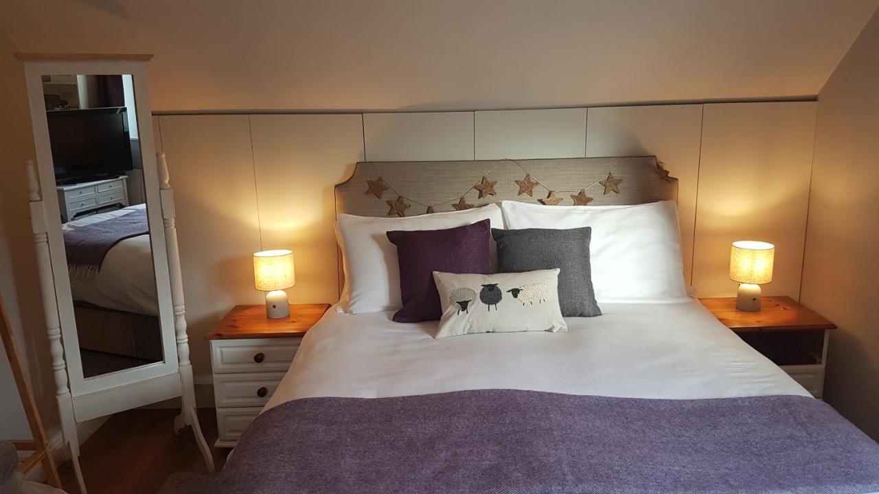 Post Office Row And Garden Appartement Crickhowell