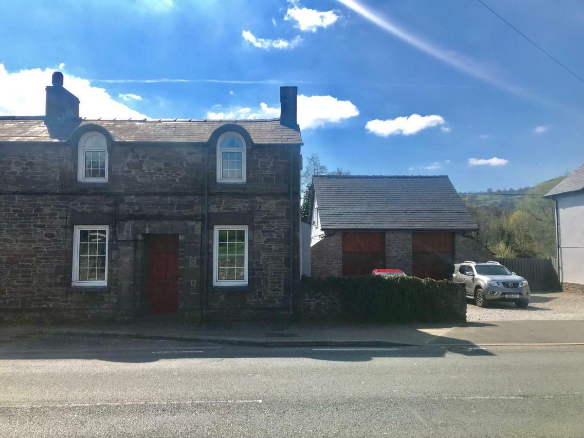 Post Office Row And Garden Appartement Crickhowell